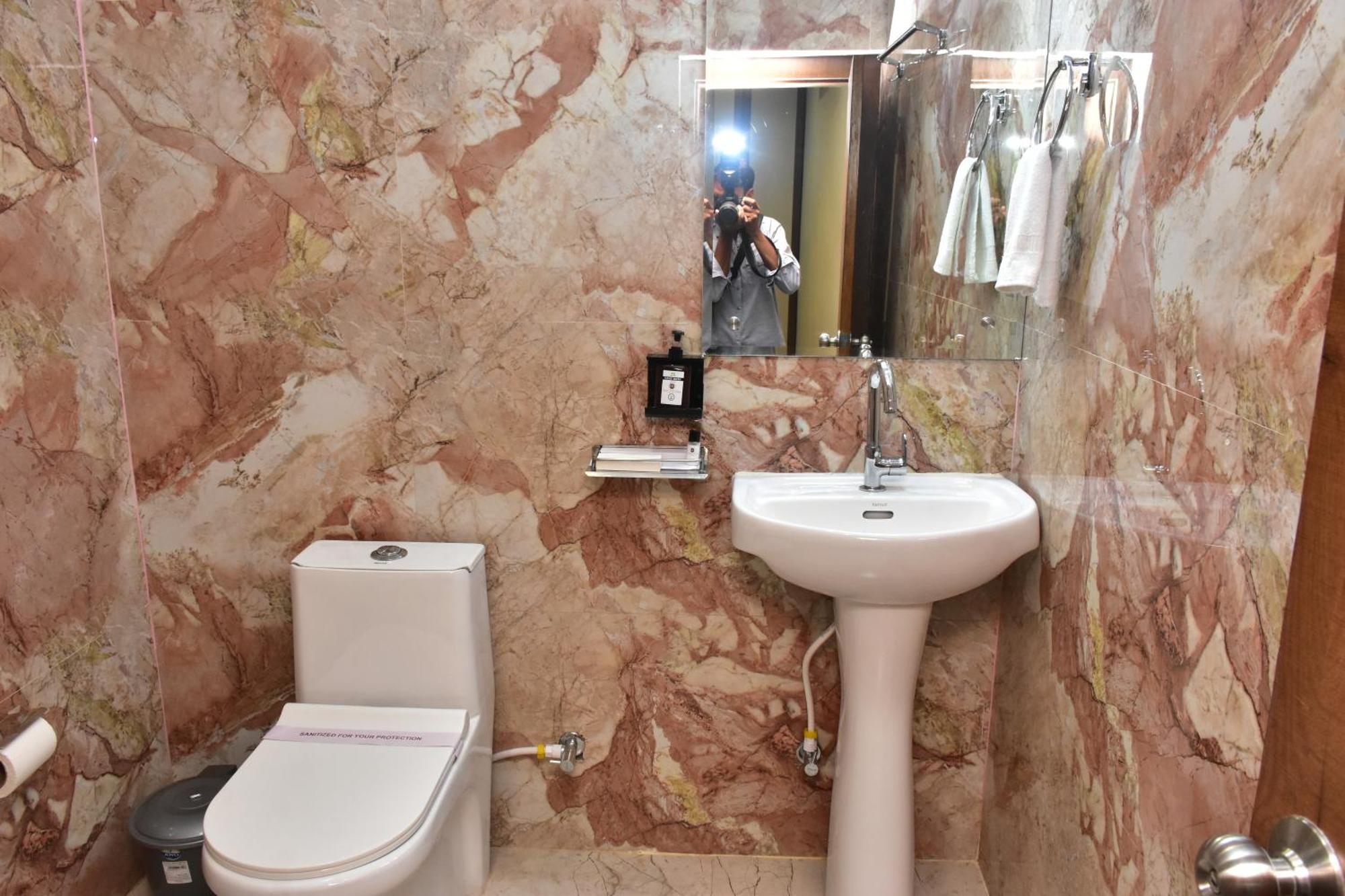 Hotel Jsr Ganga Варанаси Екстериор снимка