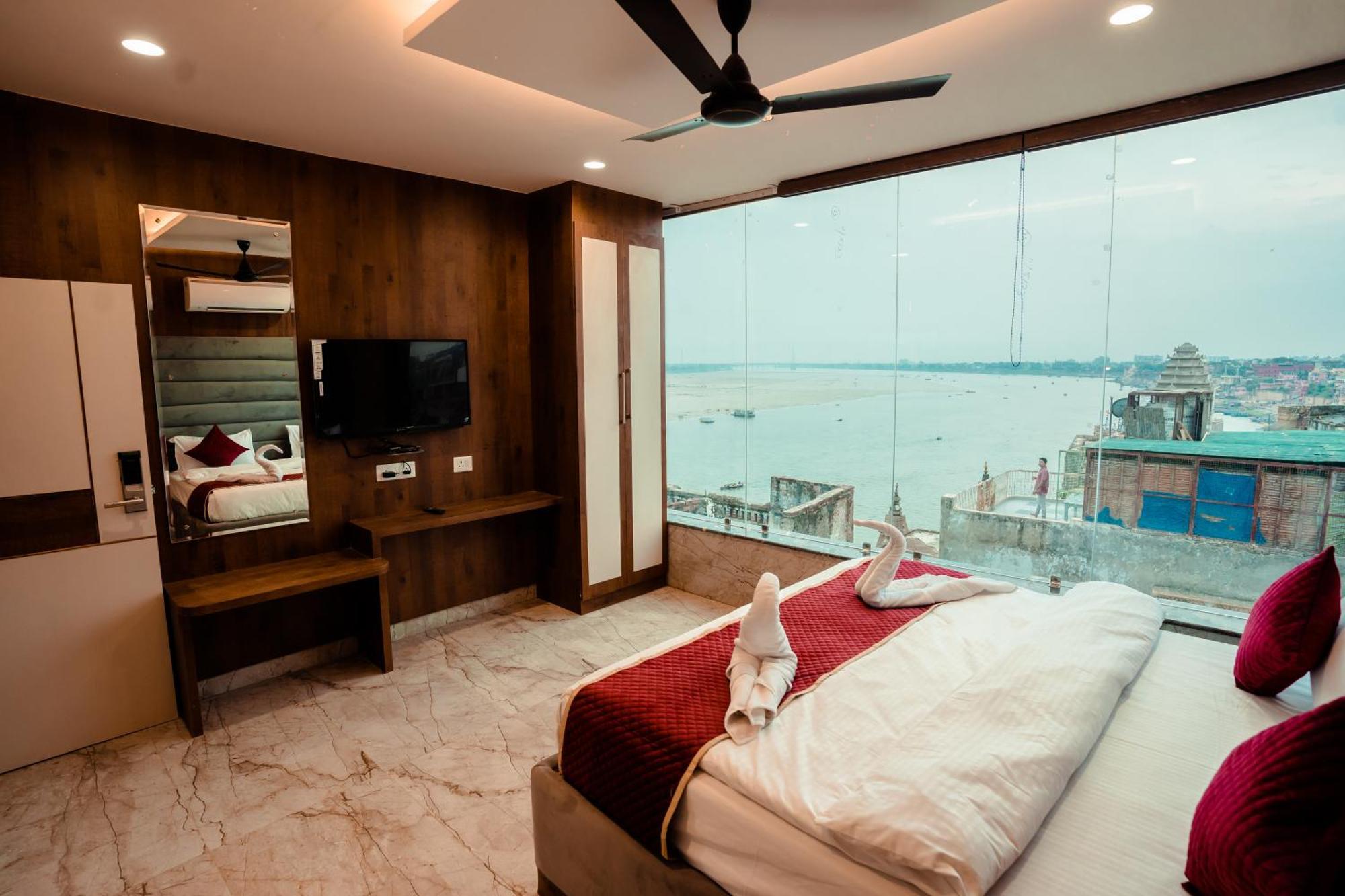Hotel Jsr Ganga Варанаси Екстериор снимка